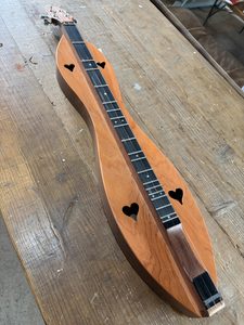 McSpaddenマウンテンダルシマーRed Woodは値上