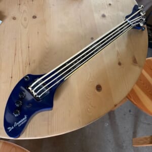 珍しくエレキものASHBORY Bass中古が入荷