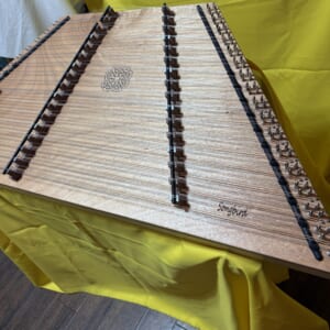 Songbirdの大型ハンマーダルシマーPhoebe Chromatic 17/16/8入荷！